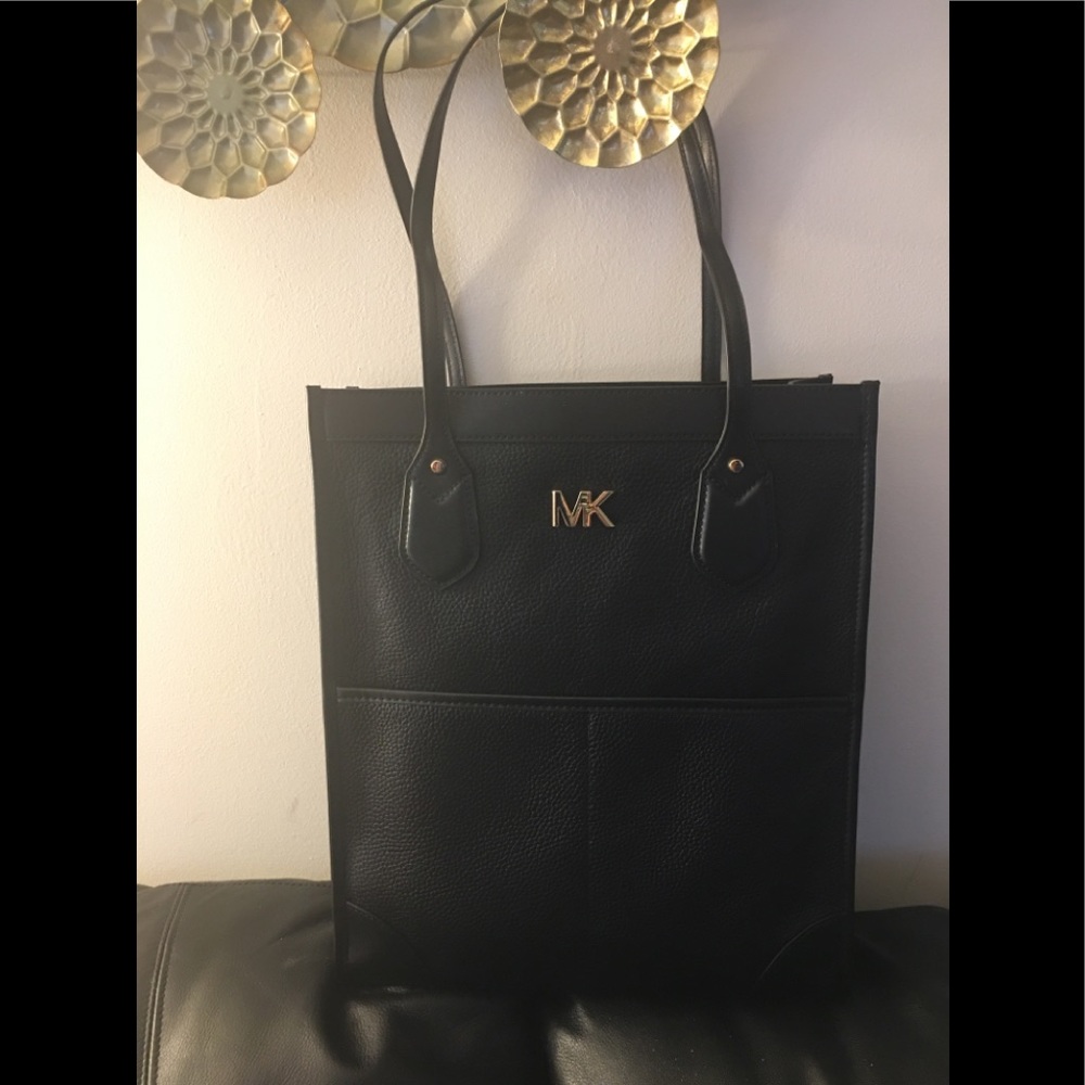 🔥NWT !! Michael Michael Kors Tote !!